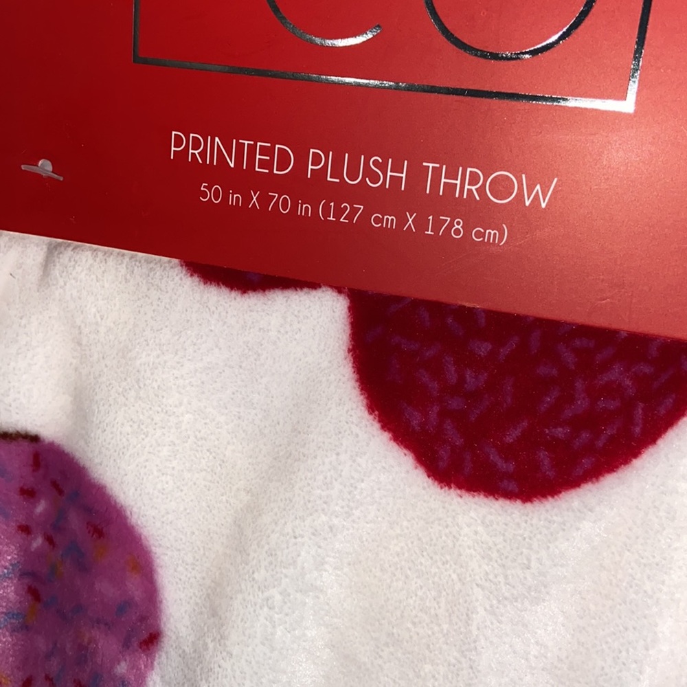 Deco Valentines Day Donut Heart Plush Throw Blanket Super Soft & Cozy 50x70 In - Picture 3 of 6